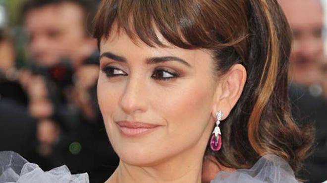 Penelope Cruz Snaps at Photographer.JPG